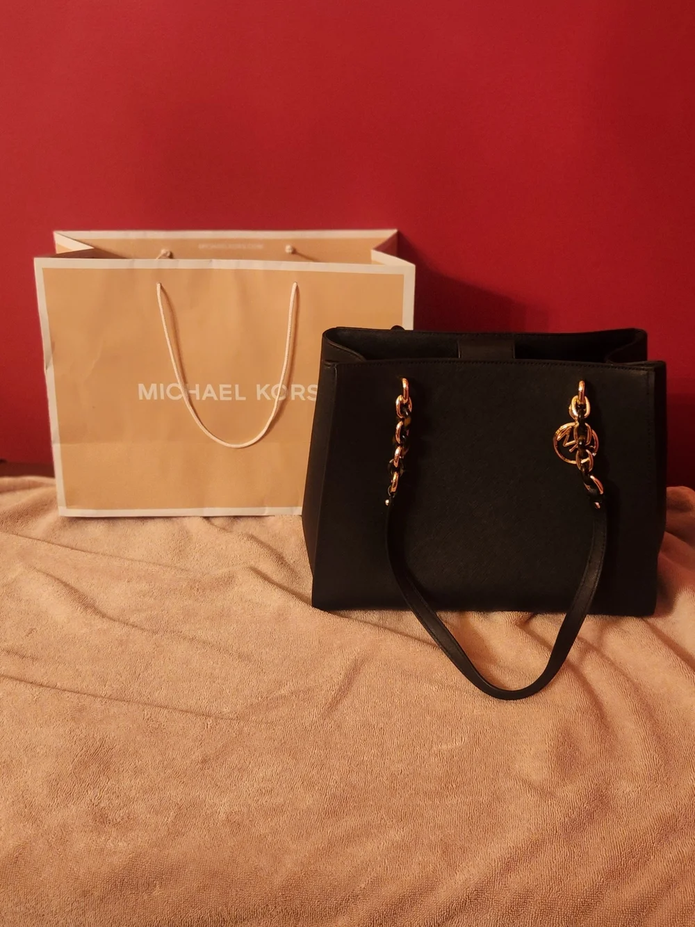 Michael Kors Black Tote with Gold Hardware LIKE NEW 10/10 CONDITION
